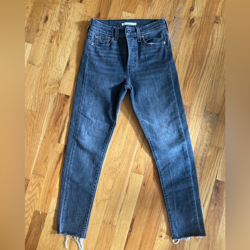 Levi’s Wedgie Skinny Jeans High Rise 26 Black Grey Raven’s Wing Wash EUC